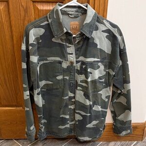 GAP Green Camouflage Utility Shacket Size XS